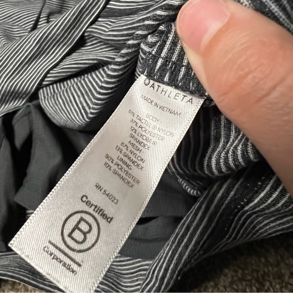 NWOT ATHLETA Striped Size Small Tennis Modern Metro Skort Zip Pockets - Gray - Picture 11 of 11